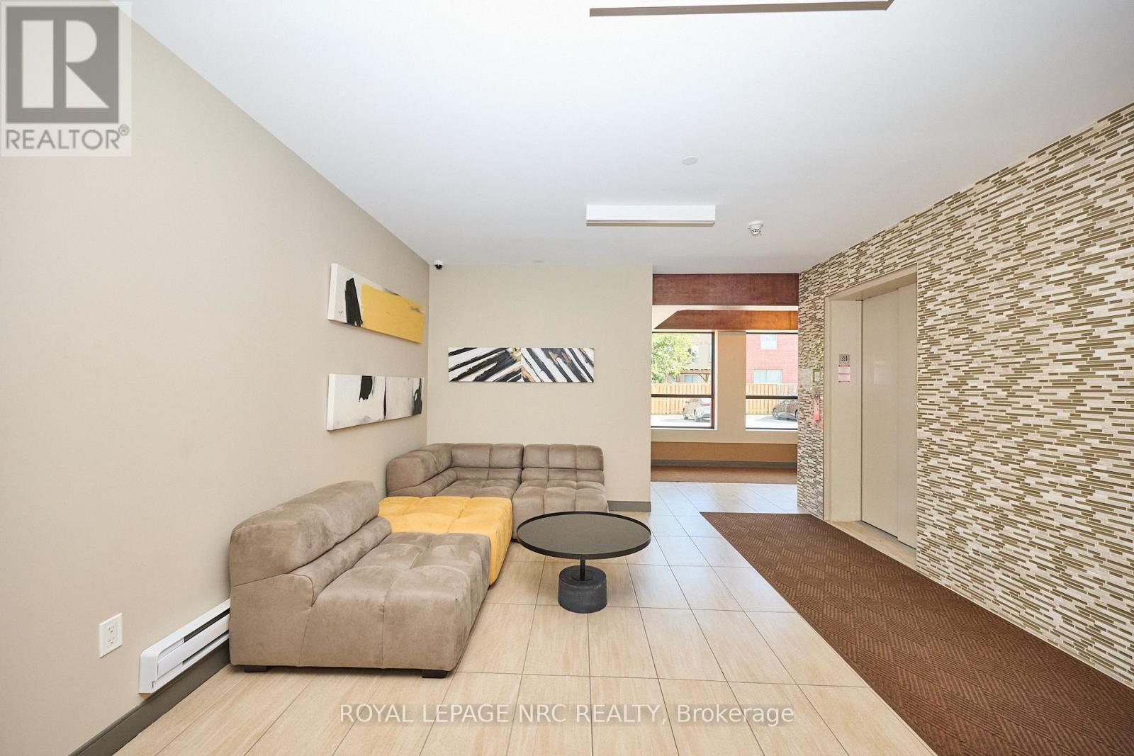 












304 - 26 WELLINGTON STREET

,
St. Catharines (Downtown),




Ontario
L2R5P8

