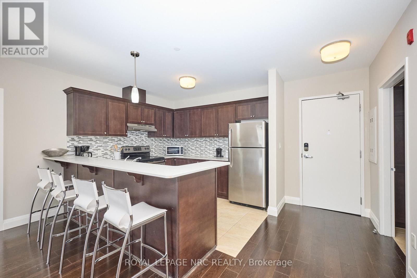 












304 - 26 WELLINGTON STREET

,
St. Catharines (Downtown),




Ontario
L2R5P8

