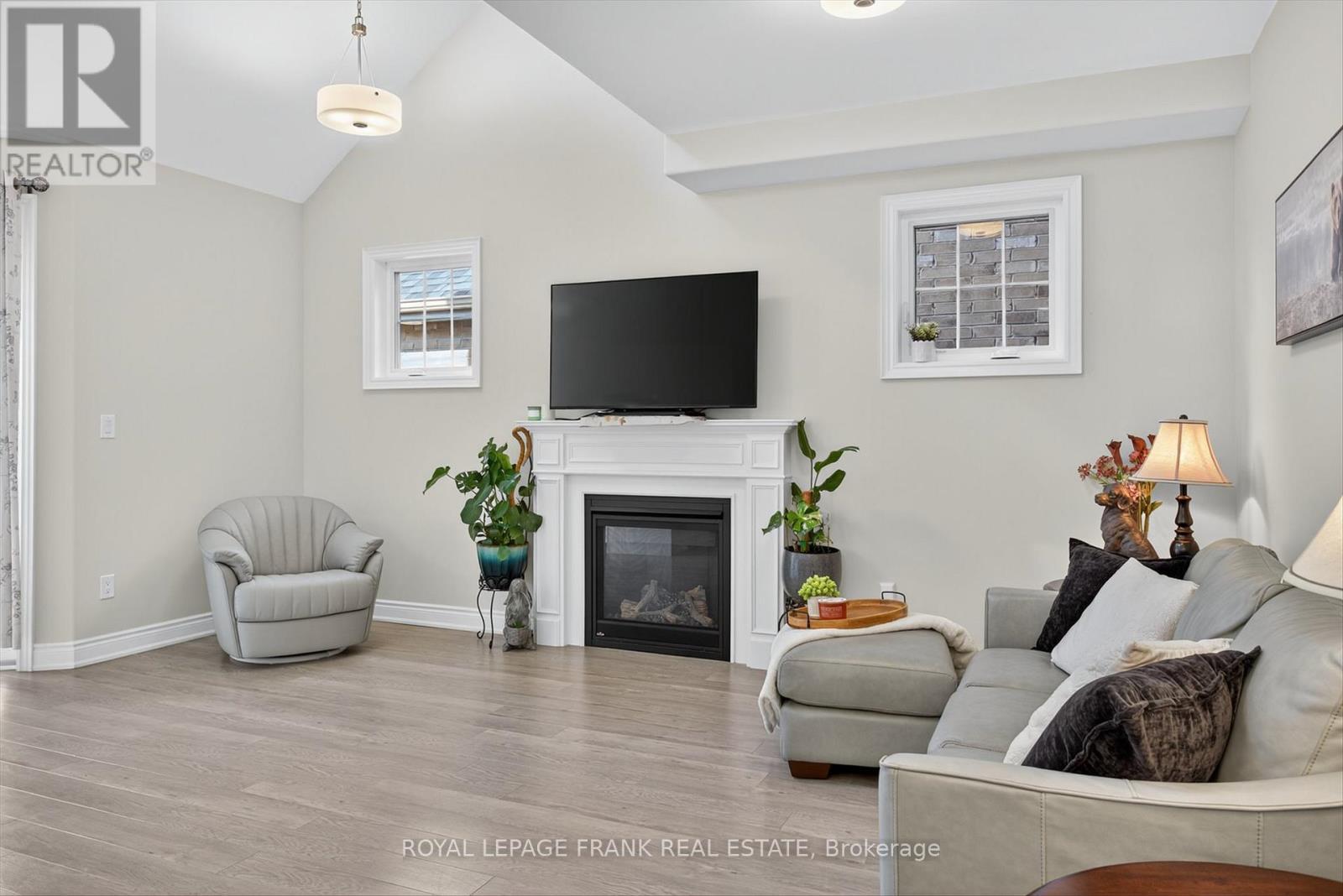 












292 NOFTALL GARDENS

,
Peterborough (Northcrest Ward 5),




Ontario
K9H0G4

