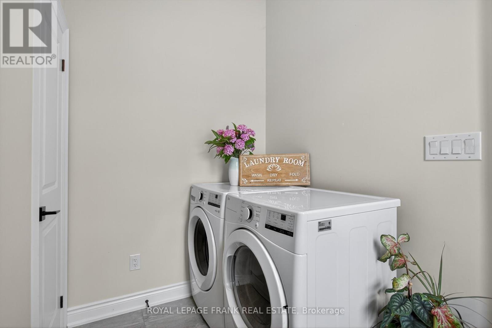 












292 NOFTALL GARDENS

,
Peterborough (Northcrest Ward 5),




Ontario
K9H0G4


