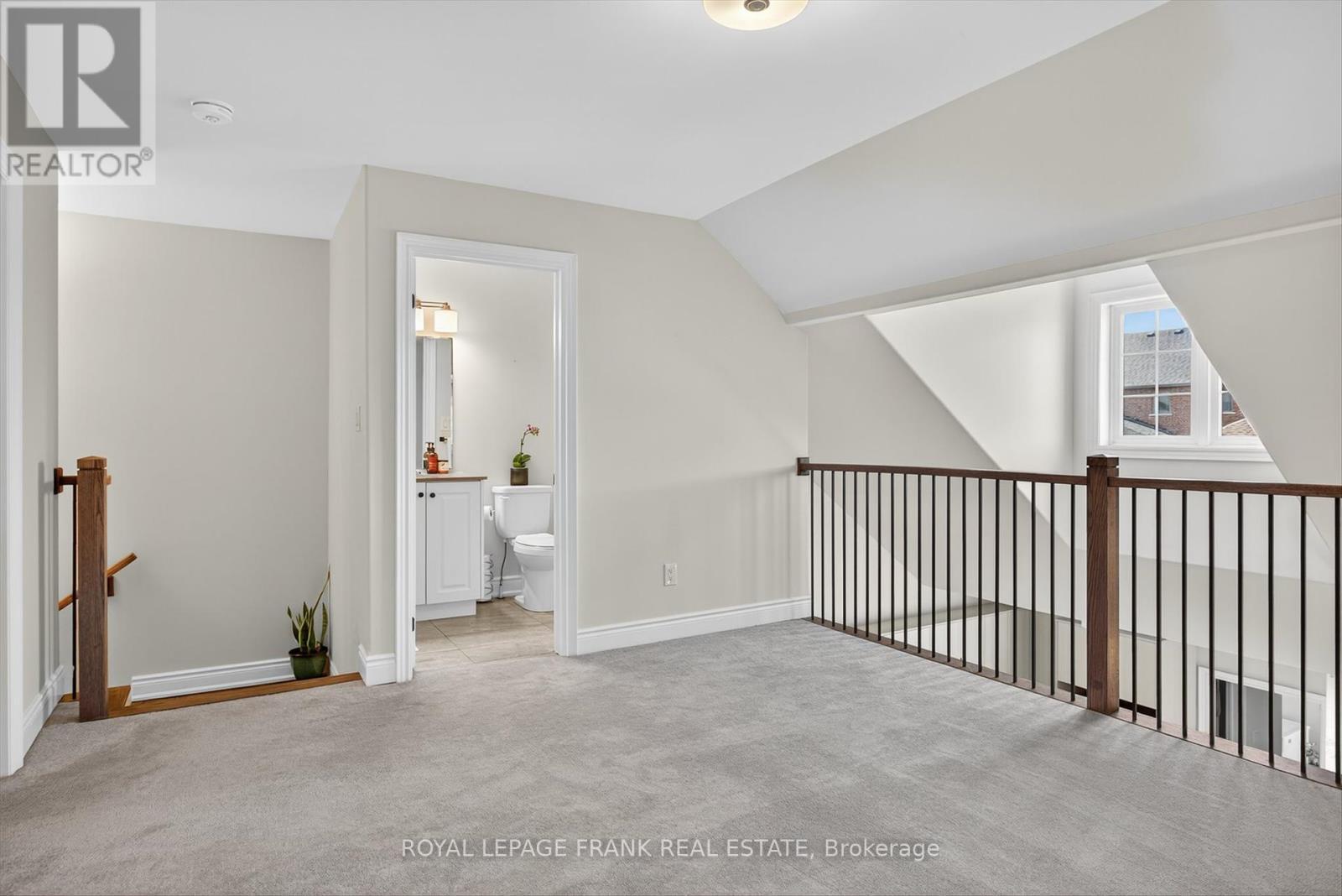 












292 NOFTALL GARDENS

,
Peterborough (Northcrest Ward 5),




Ontario
K9H0G4

