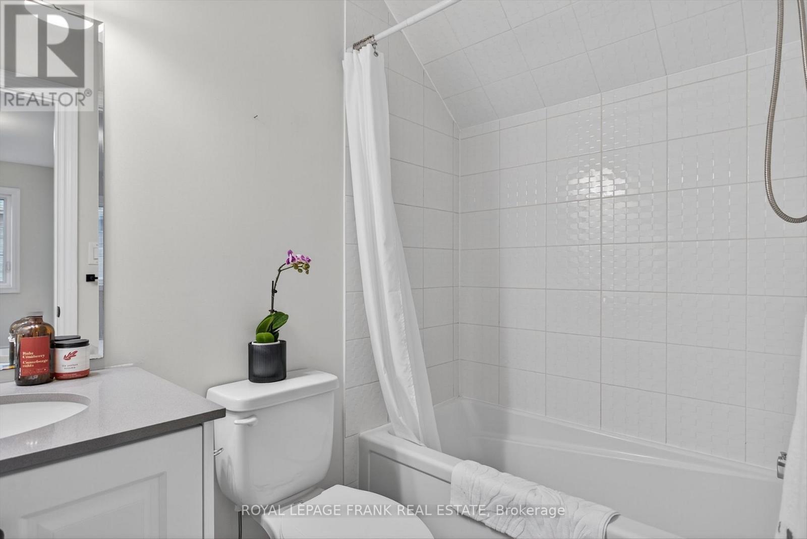 












292 NOFTALL GARDENS

,
Peterborough (Northcrest Ward 5),




Ontario
K9H0G4


