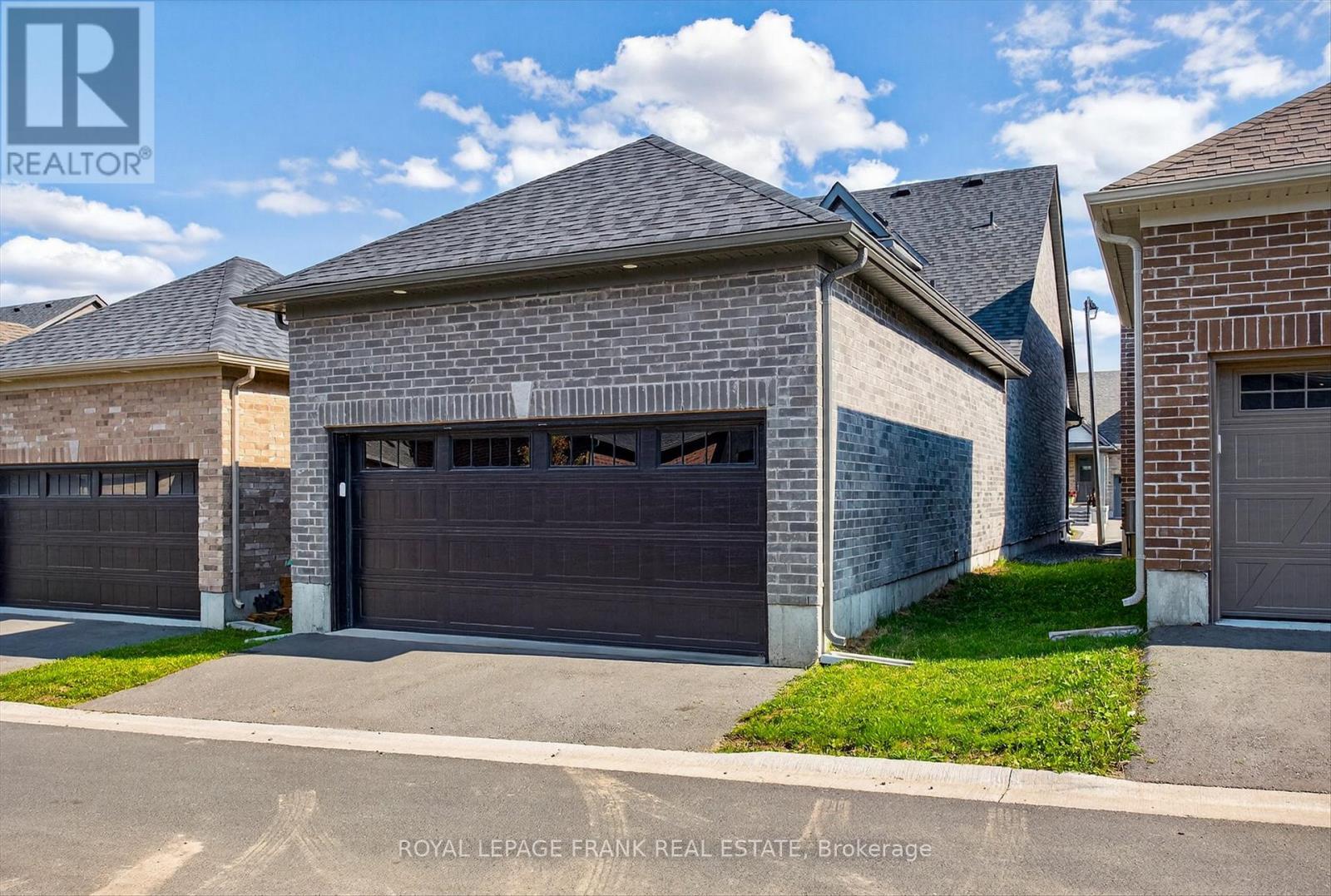 












292 NOFTALL GARDENS

,
Peterborough (Northcrest Ward 5),




Ontario
K9H0G4

