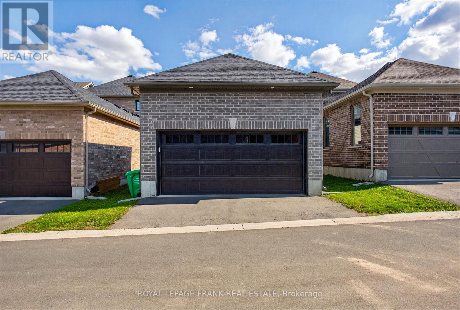 












292 NOFTALL GARDENS

,
Peterborough (Northcrest Ward 5),




Ontario
K9H0G4

