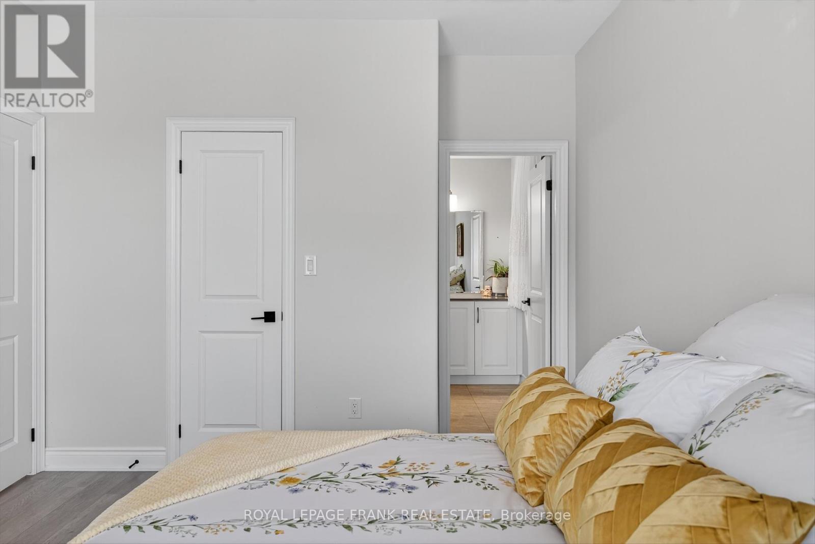 












292 NOFTALL GARDENS

,
Peterborough (Northcrest Ward 5),




Ontario
K9H0G4

