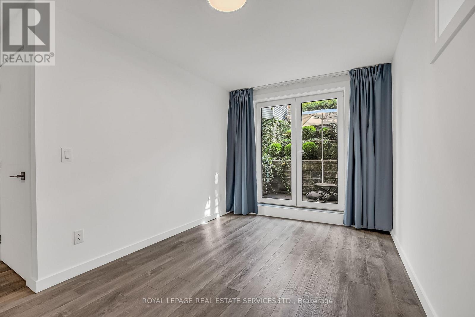 












A - 439 WINONA DRIVE

,
Toronto,




Ontario
M6C3T4

