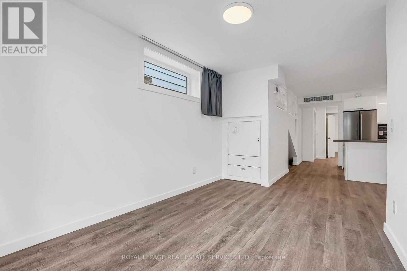 












A - 439 WINONA DRIVE

,
Toronto,




Ontario
M6C3T4

