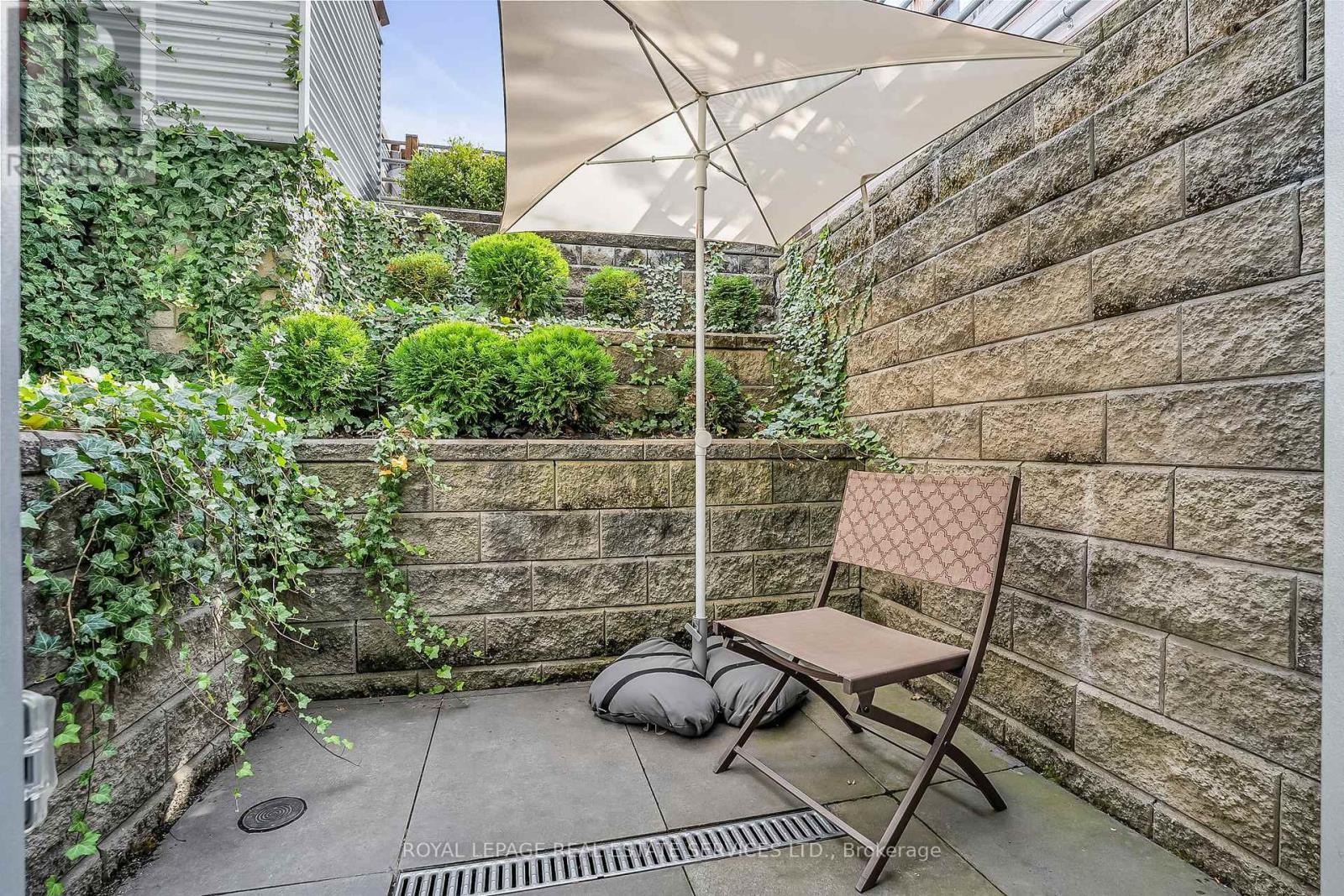












A - 439 WINONA DRIVE

,
Toronto,




Ontario
M6C3T4

