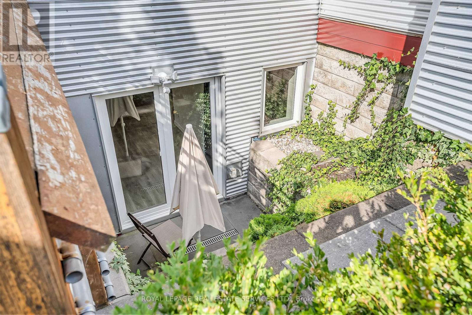 












A - 439 WINONA DRIVE

,
Toronto,




Ontario
M6C3T4

