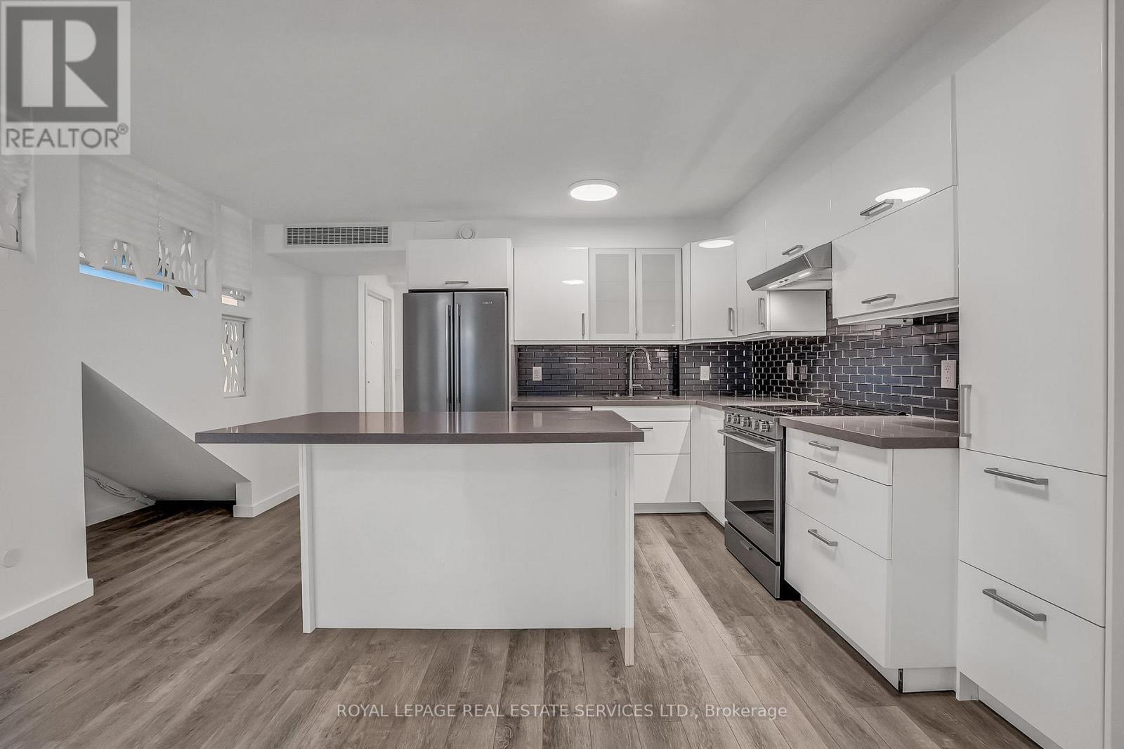 












A - 439 WINONA DRIVE

,
Toronto,




Ontario
M6C3T4

