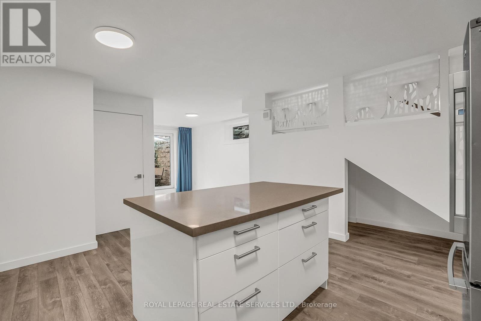 












A - 439 WINONA DRIVE

,
Toronto,




Ontario
M6C3T4

