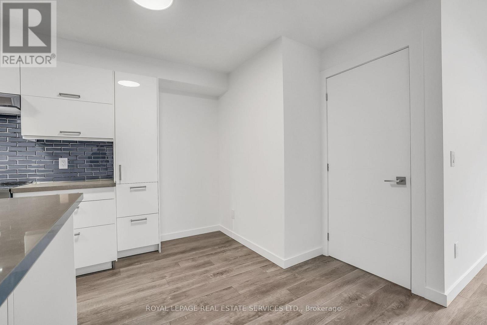 












A - 439 WINONA DRIVE

,
Toronto,




Ontario
M6C3T4

