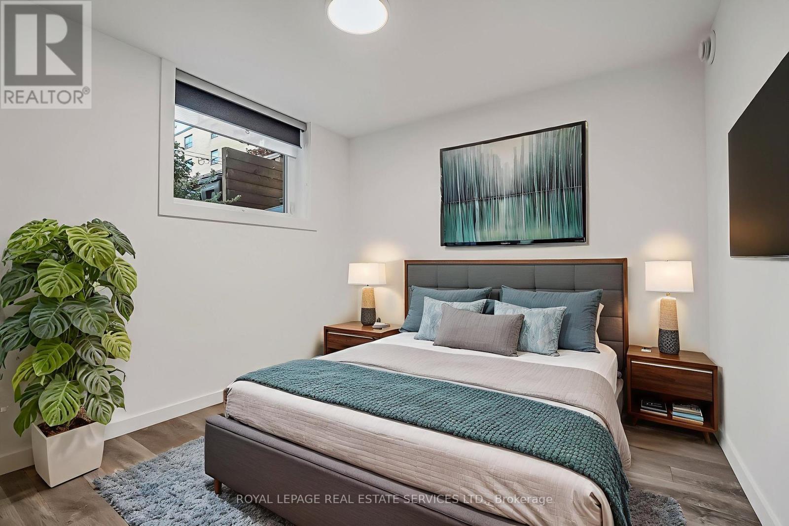 












A - 439 WINONA DRIVE

,
Toronto,




Ontario
M6C3T4

