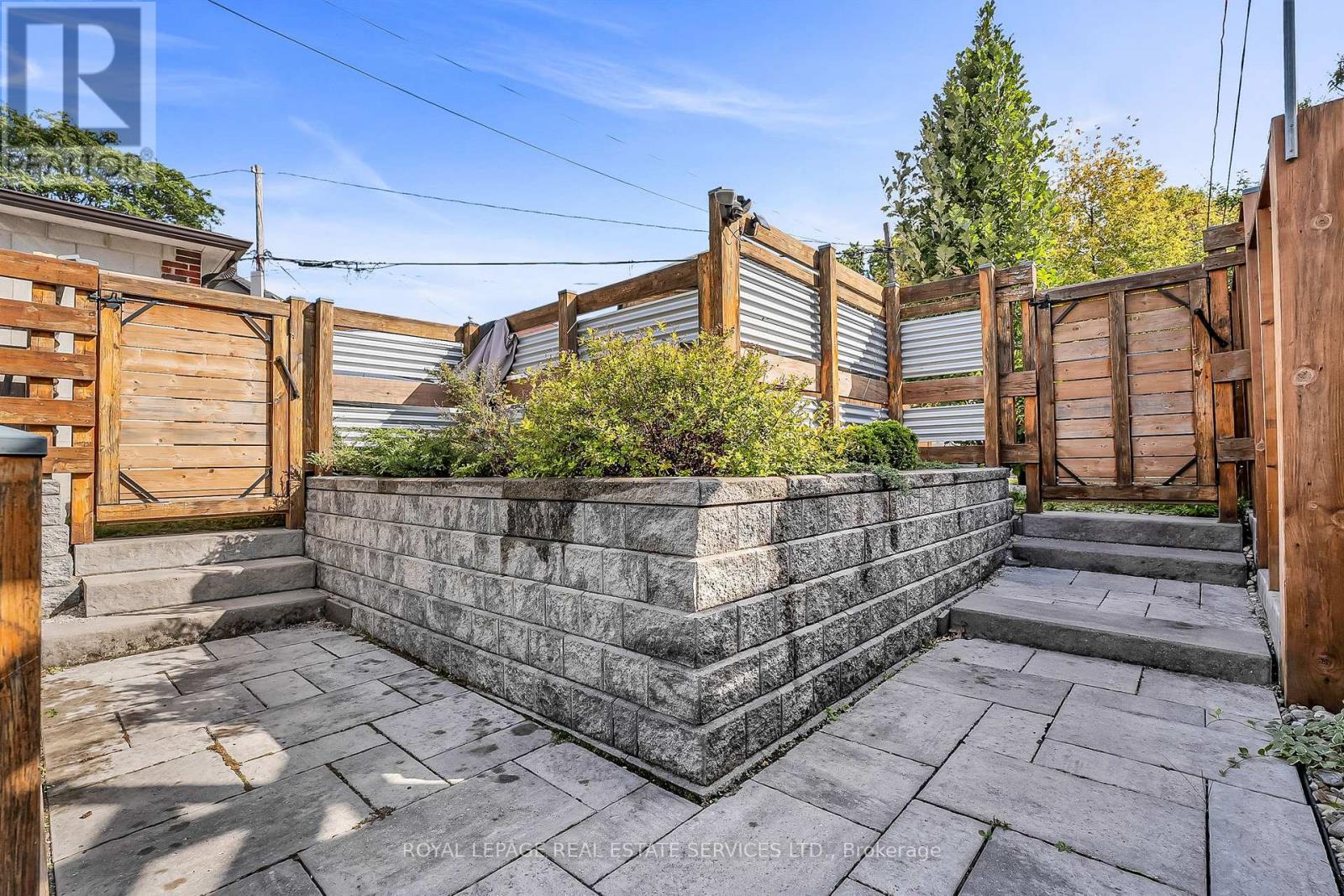 












A - 439 WINONA DRIVE

,
Toronto,




Ontario
M6C3T4

