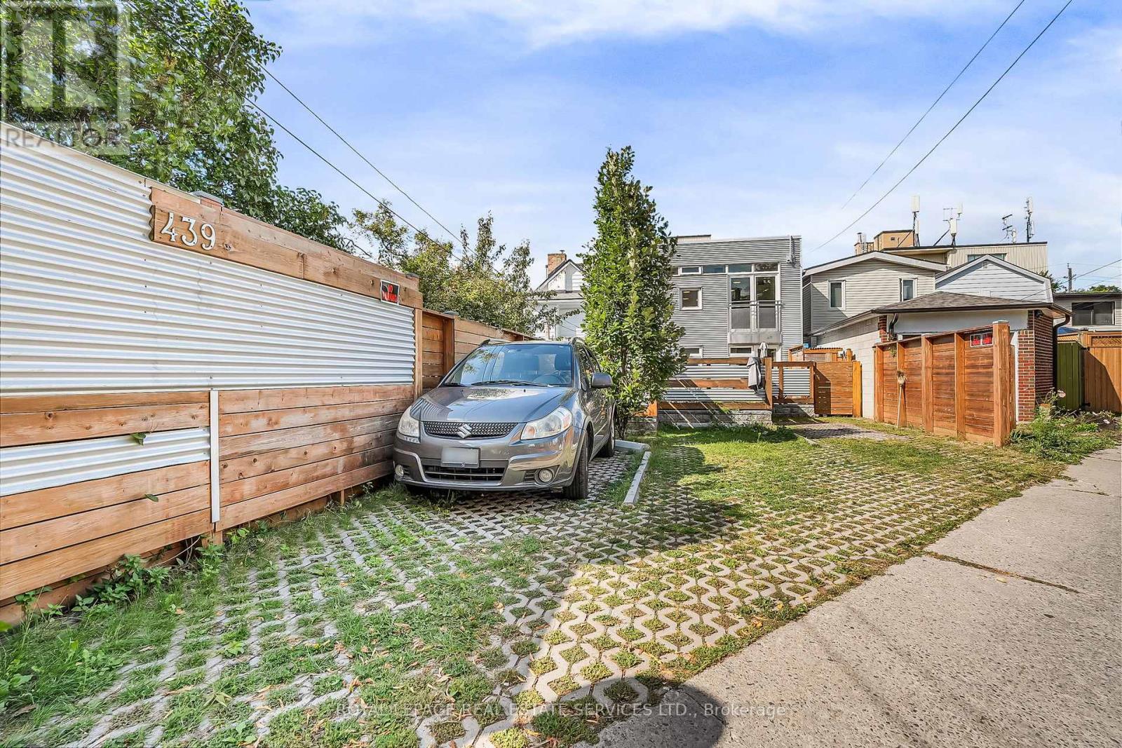 












A - 439 WINONA DRIVE

,
Toronto,




Ontario
M6C3T4


