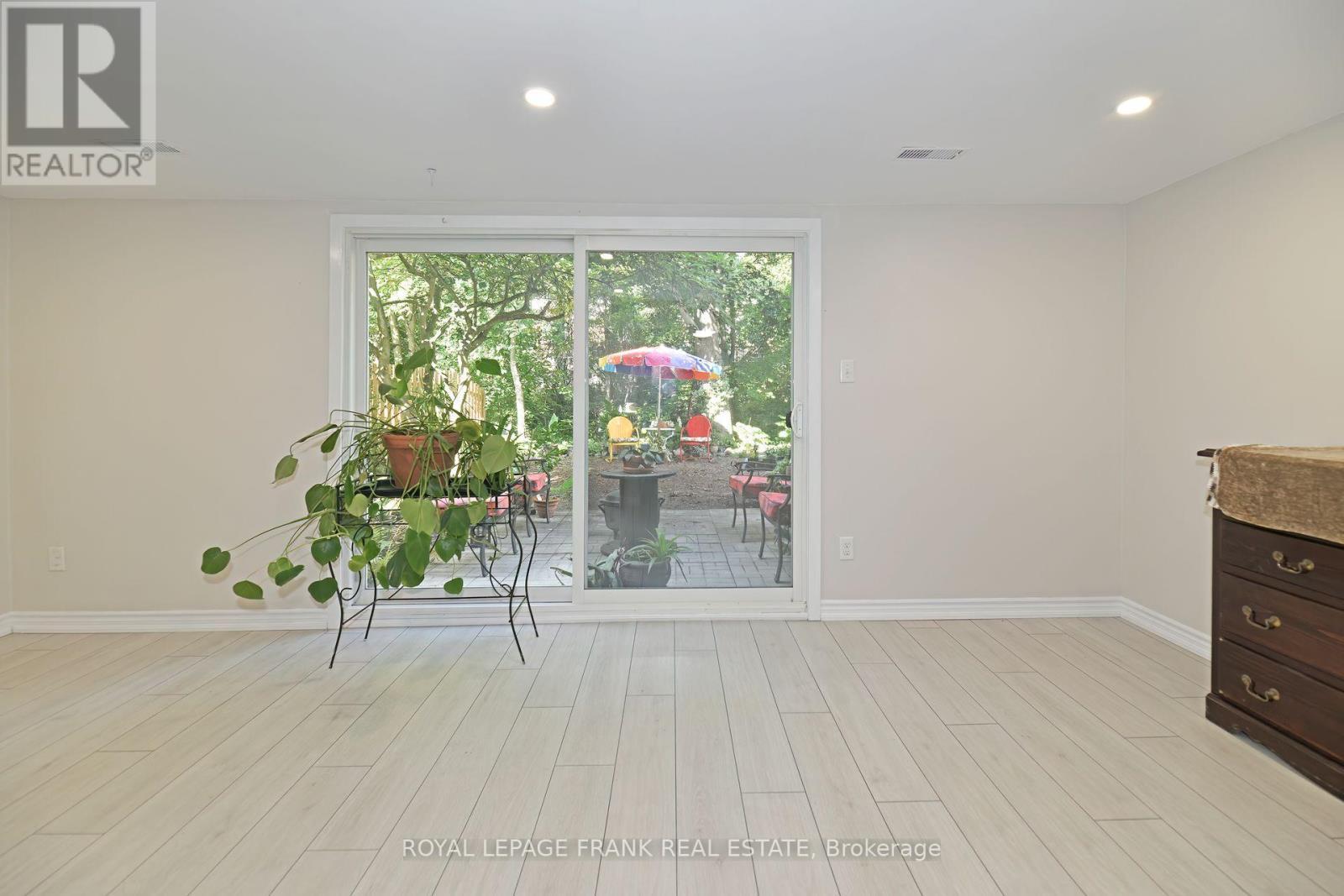 












1104 OLD PYE COURT

,
Oshawa (Centennial),




Ontario
L1G7N8

