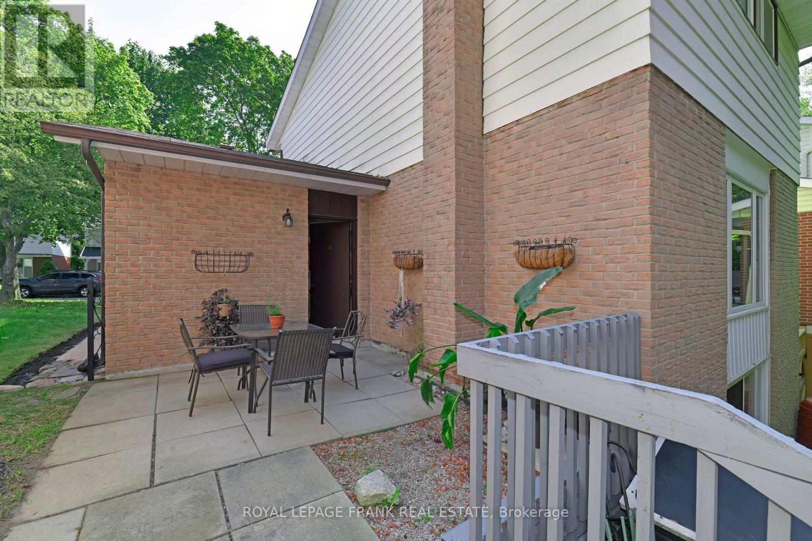 












1104 OLD PYE COURT

,
Oshawa (Centennial),




Ontario
L1G7N8

