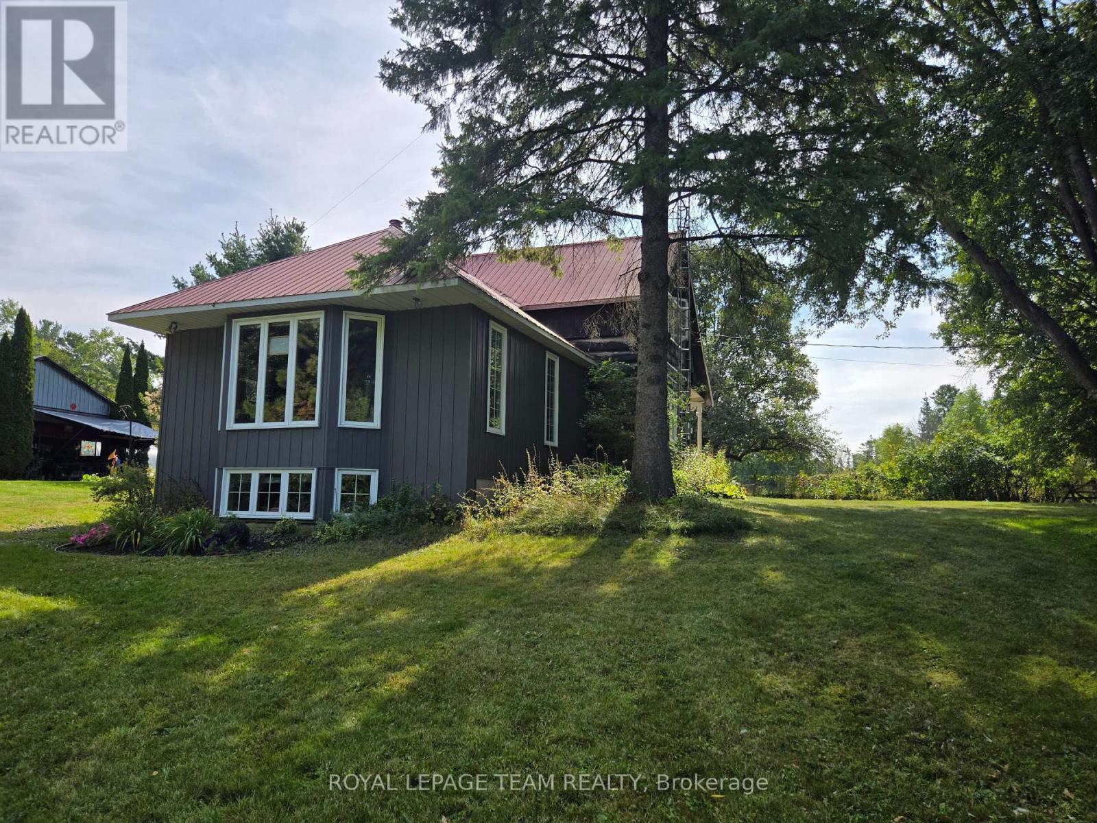 












2828 CON.10 N

,
Mississippi Mills,




Ontario
K0A2X0

