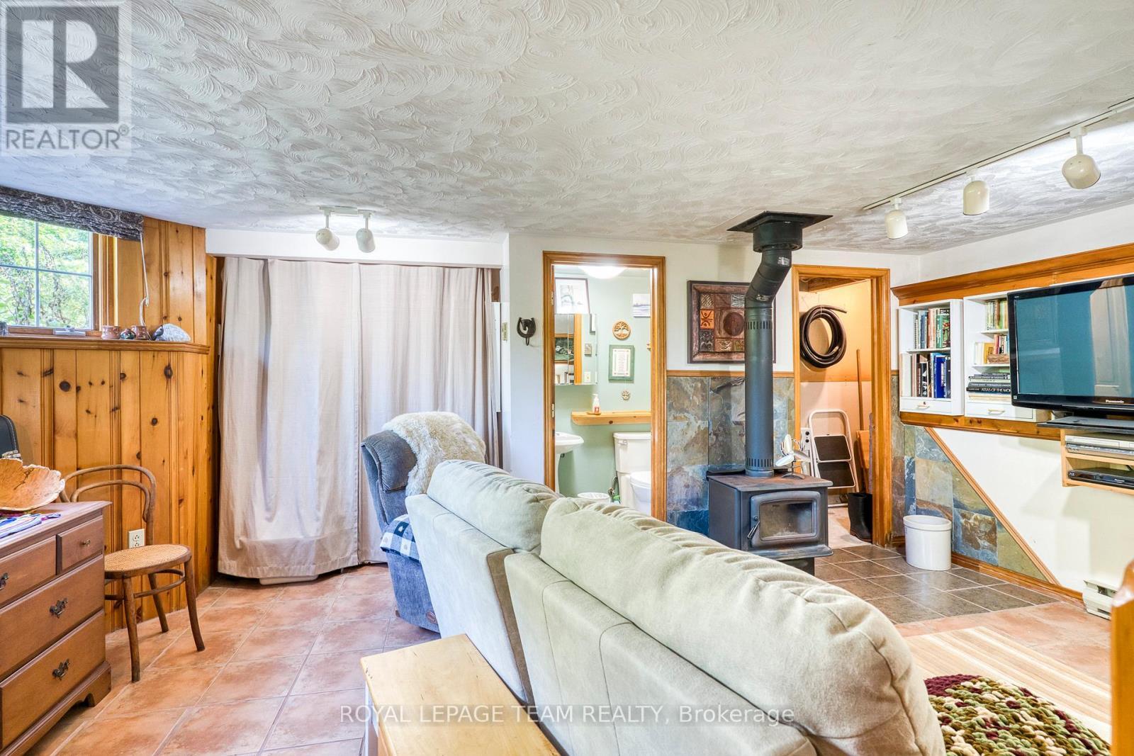 












2828 CON.10 N

,
Mississippi Mills,




Ontario
K0A2X0

