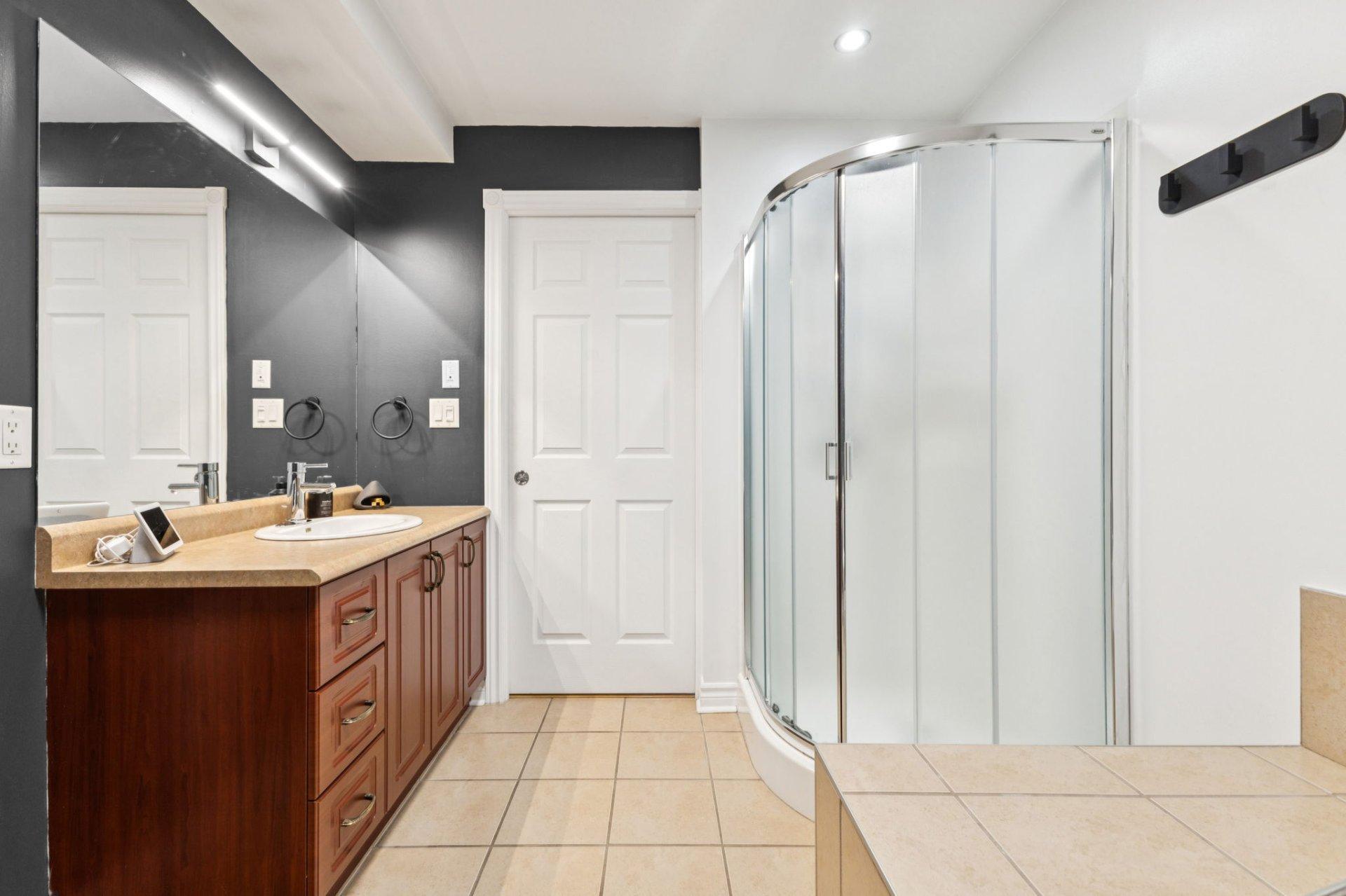 









1160


Ch. d'Aylmer

, 608,
Gatineau (Aylmer),




QC
J9H0E9

