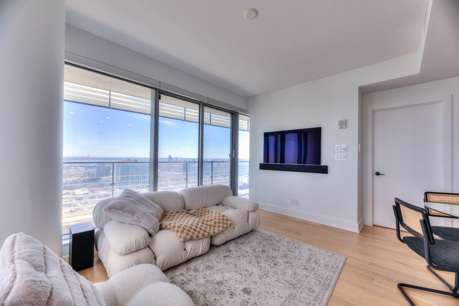 









720


Rue St-Jacques

, 2504,
Montréal (Ville-Marie),




QC
H3C1A1

