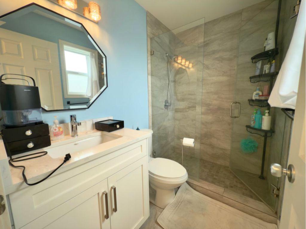 









3155


Gordon

Drive, 202,
Kelowna,




BC
V1W 3N5

