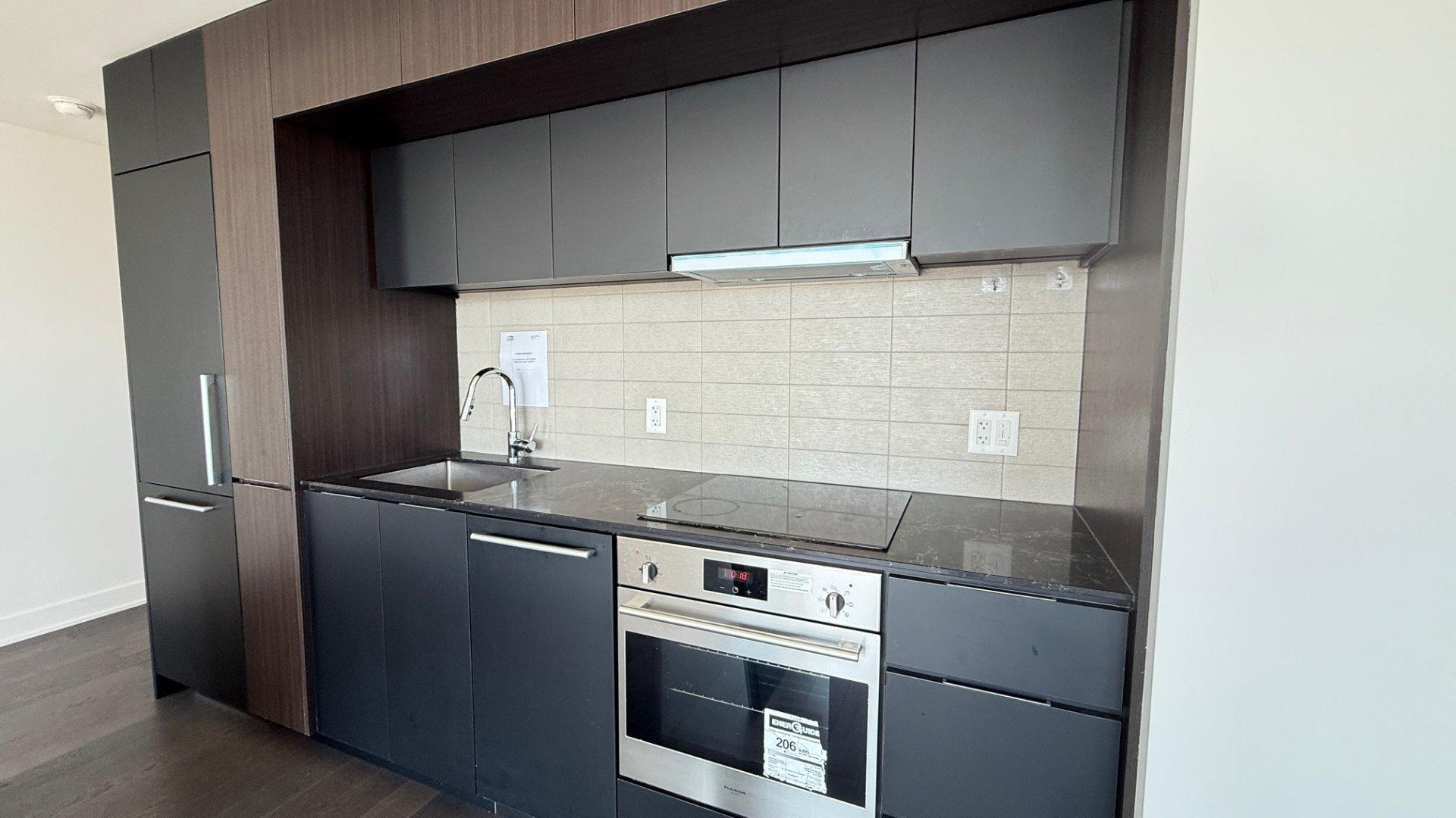 









1288


Rue St-Antoine O.

, 3104,
Montréal (Ville-Marie),




QC
H3C0X6


