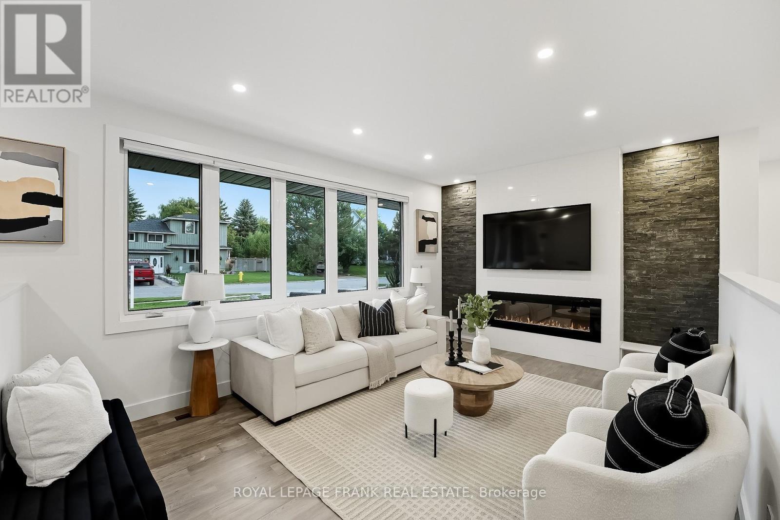 












393 LORNE STREET

,
Scugog (Port Perry),




Ontario
L9L1G1


