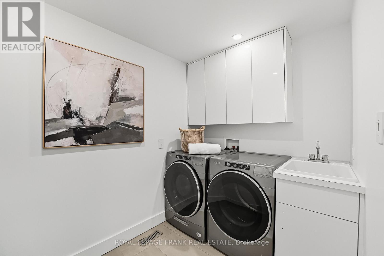 












393 LORNE STREET

,
Scugog (Port Perry),




Ontario
L9L1G1


