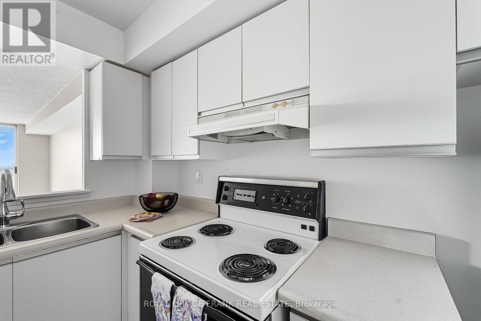 












1812 - 400 MCLEVIN AVENUE

,
Toronto (Malvern),




Ontario
M1B5J4

