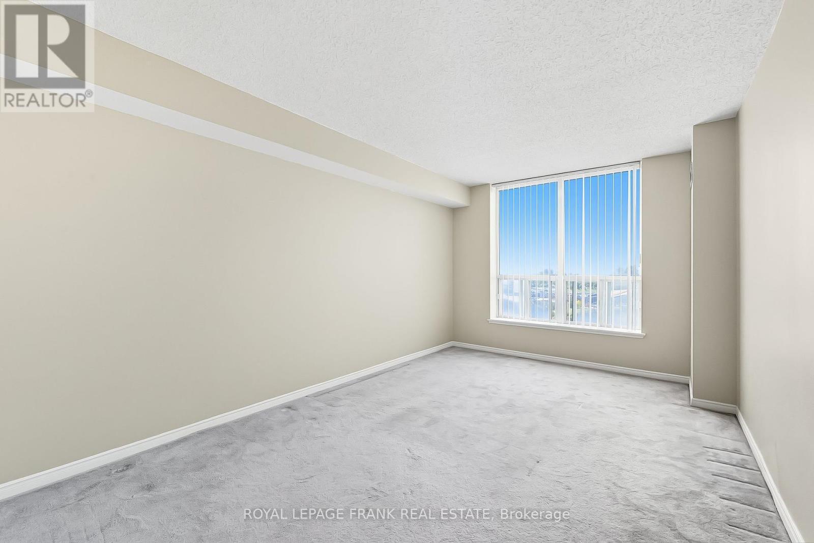












1812 - 400 MCLEVIN AVENUE

,
Toronto (Malvern),




Ontario
M1B5J4

