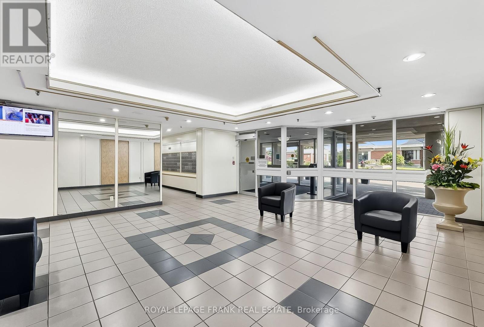 












1812 - 400 MCLEVIN AVENUE

,
Toronto (Malvern),




Ontario
M1B5J4

