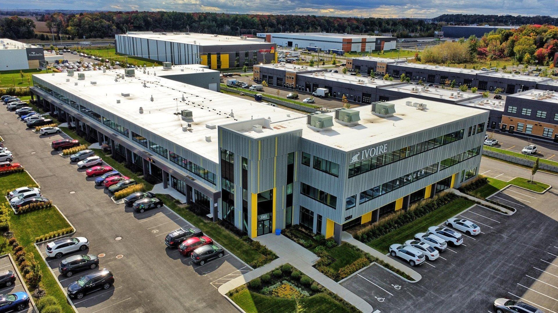 









3351


Av. de la Gare

, 300,
Mascouche,




QC
J6W6M1

