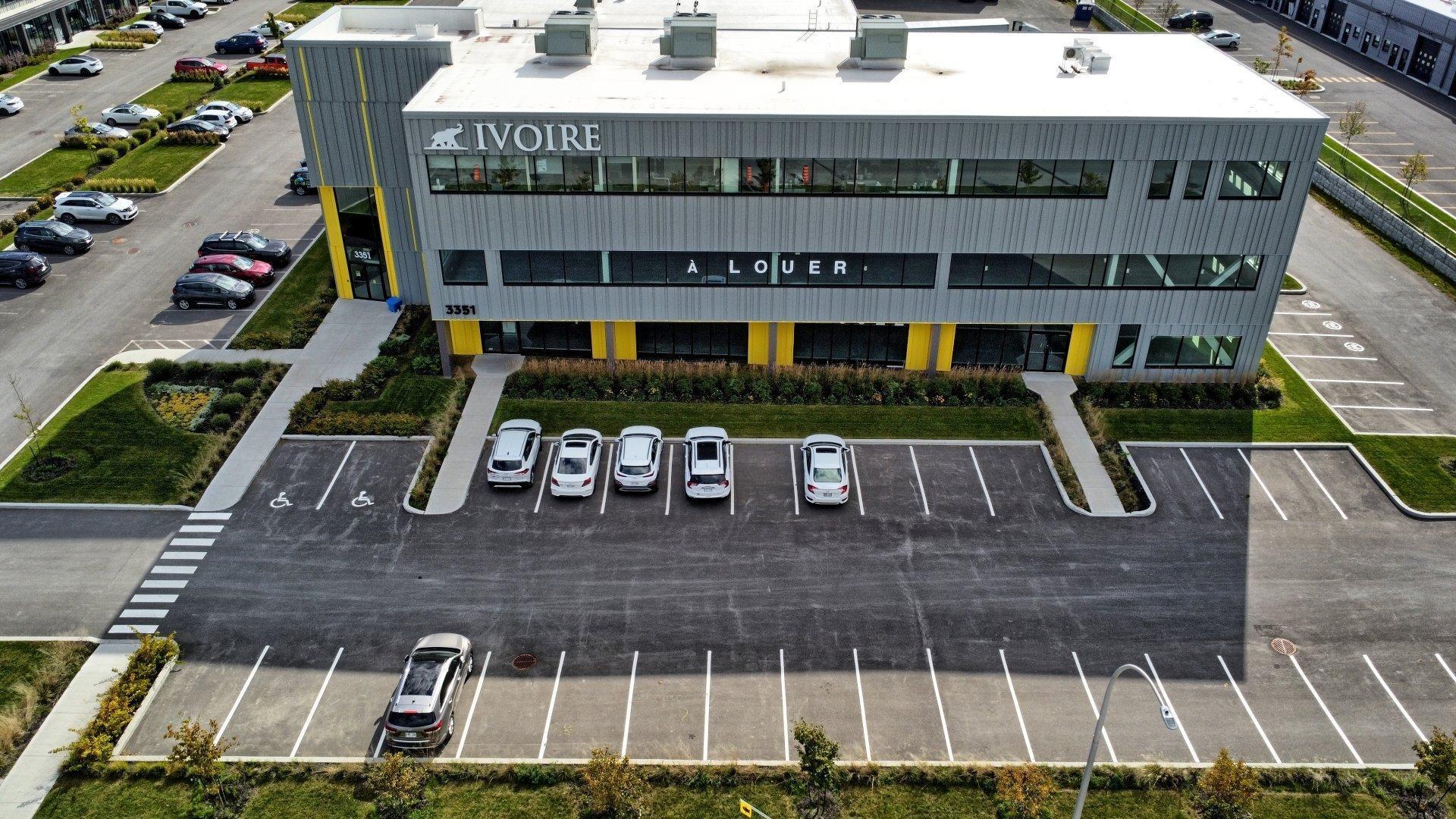 









3351


Av. de la Gare

, 300,
Mascouche,




QC
J6W6M1

