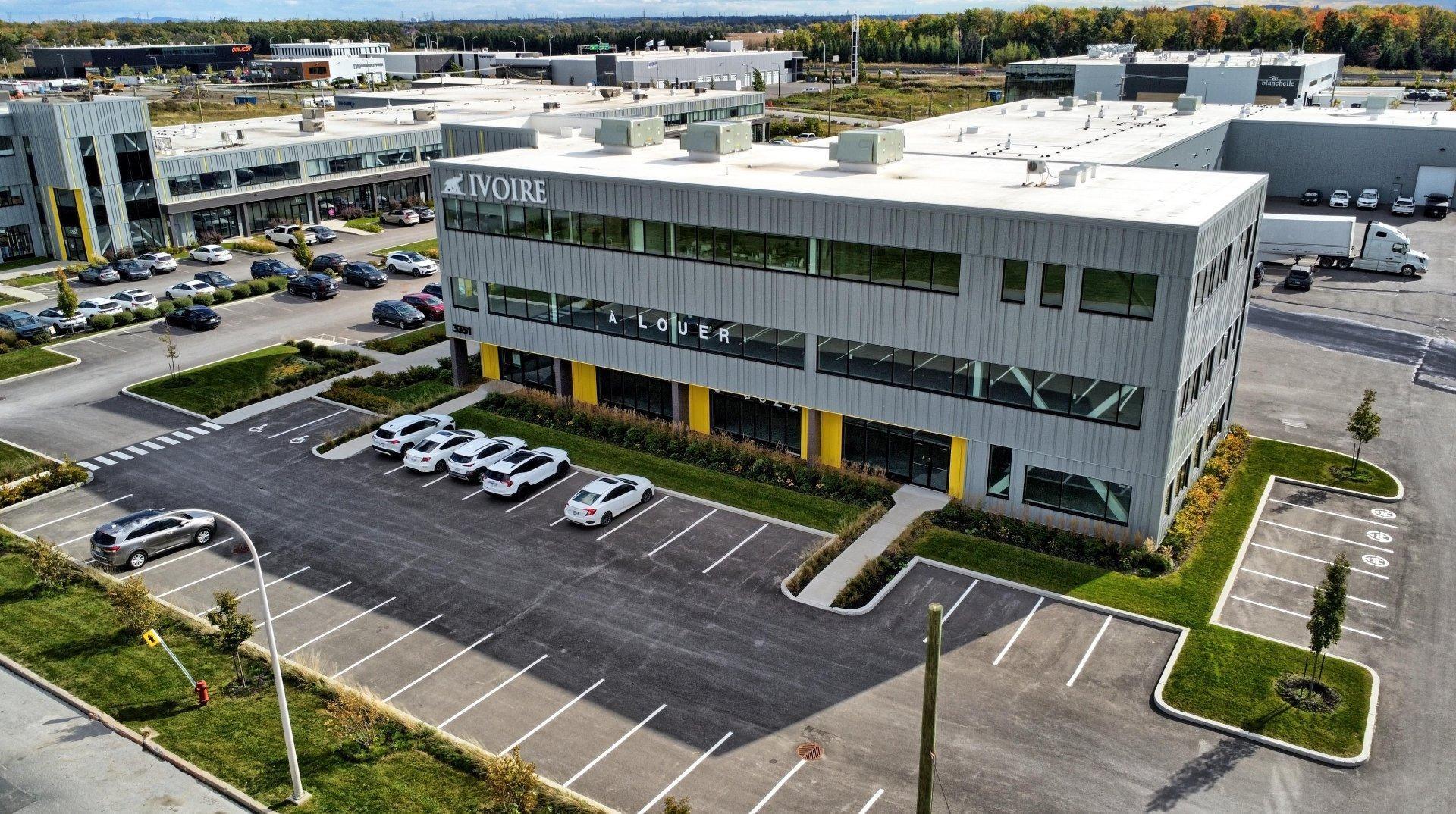 









3351


Av. de la Gare

, 300,
Mascouche,




QC
J6W6M1

