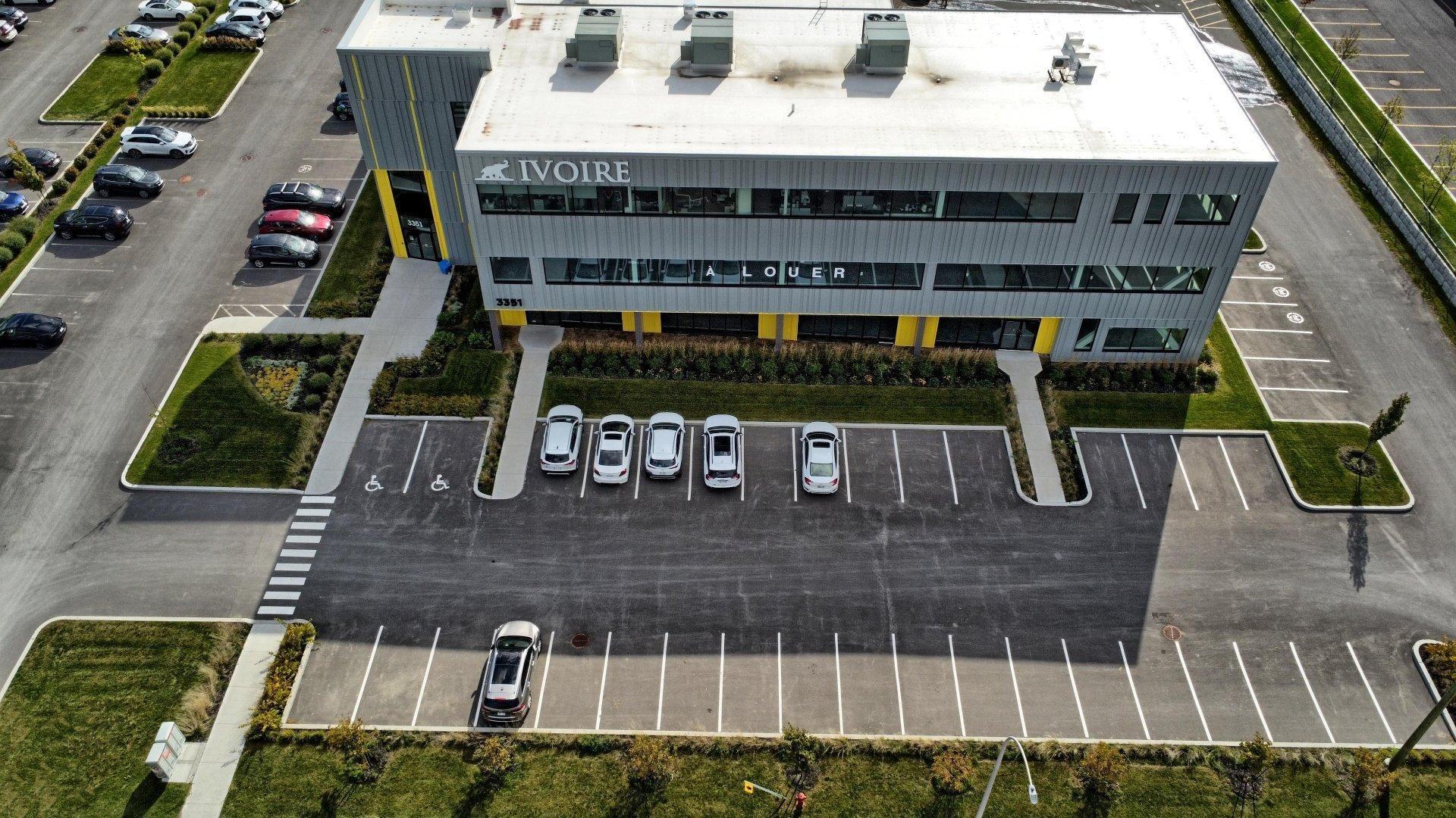 









3351


Av. de la Gare

, 300,
Mascouche,




QC
J6W6M1

