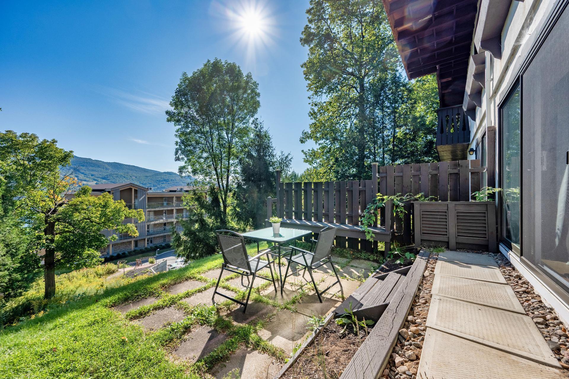 









231


Ch. de Lac-Tremblant-Nord

, 422,
Mont-Tremblant,




QC
J8E1B4

