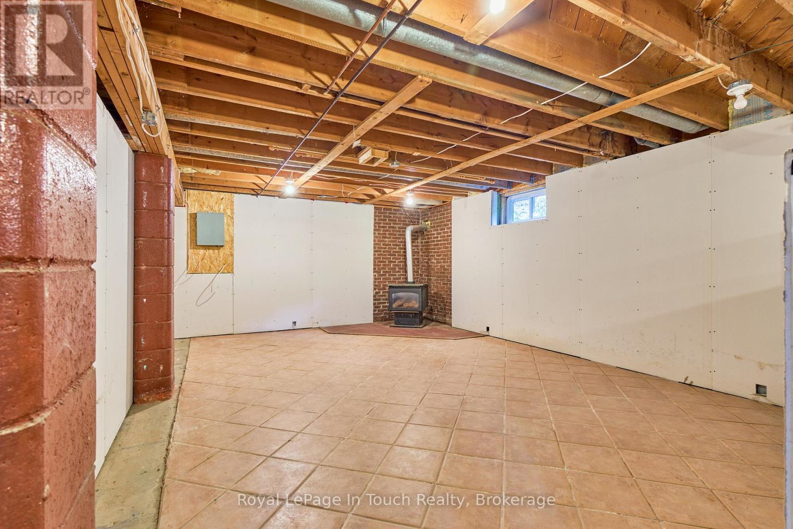 












319 CHURCH STREET

,
Penetanguishene,




Ontario
L9M1G5

