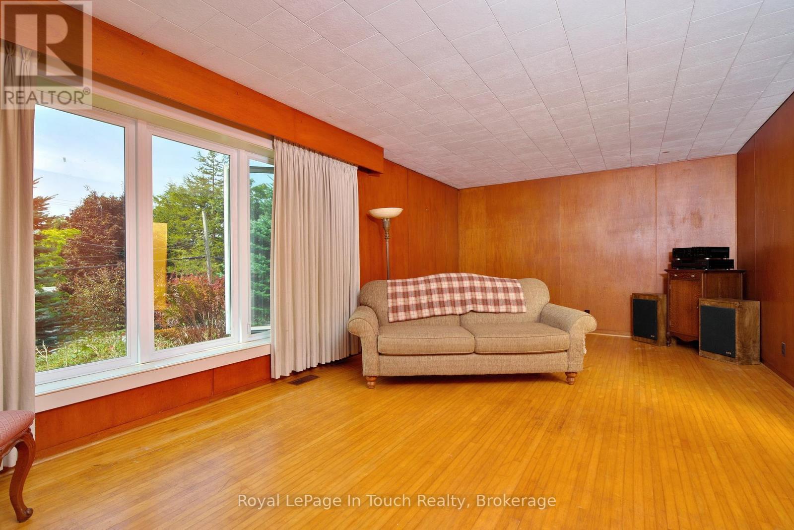 












319 CHURCH STREET

,
Penetanguishene,




Ontario
L9M1G5


