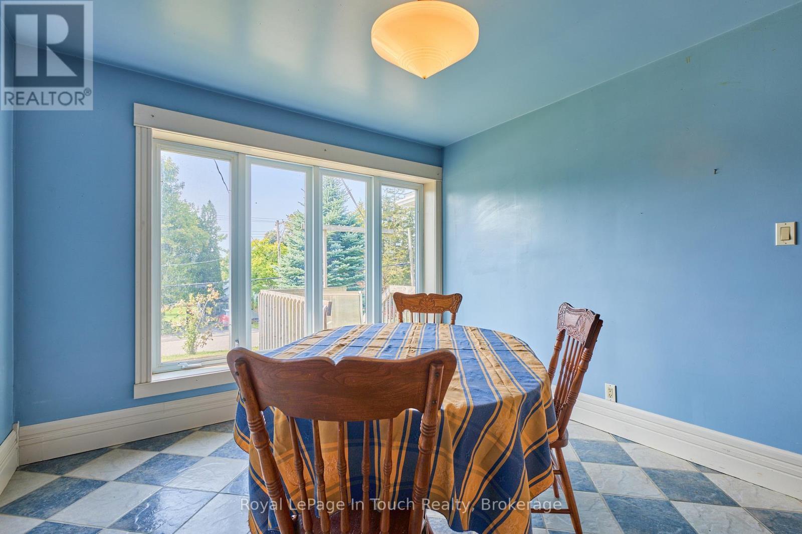 












319 CHURCH STREET

,
Penetanguishene,




Ontario
L9M1G5

