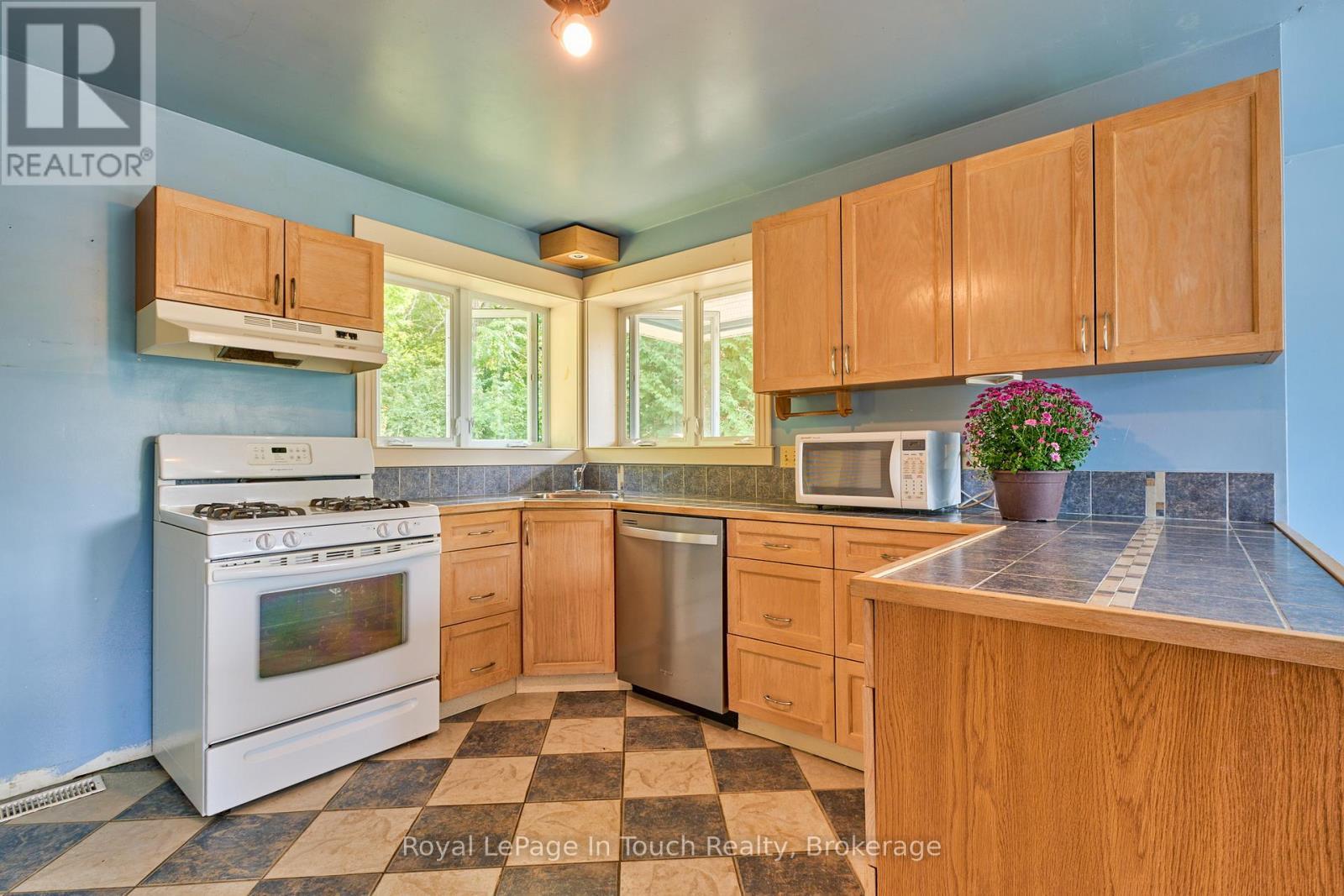 












319 CHURCH STREET

,
Penetanguishene,




Ontario
L9M1G5

