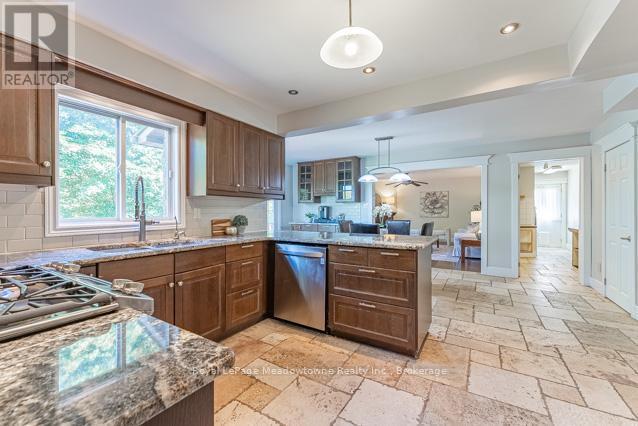












518 GRAND RIDGE DRIVE

,
Cambridge,




Ontario
N1S4Y9

