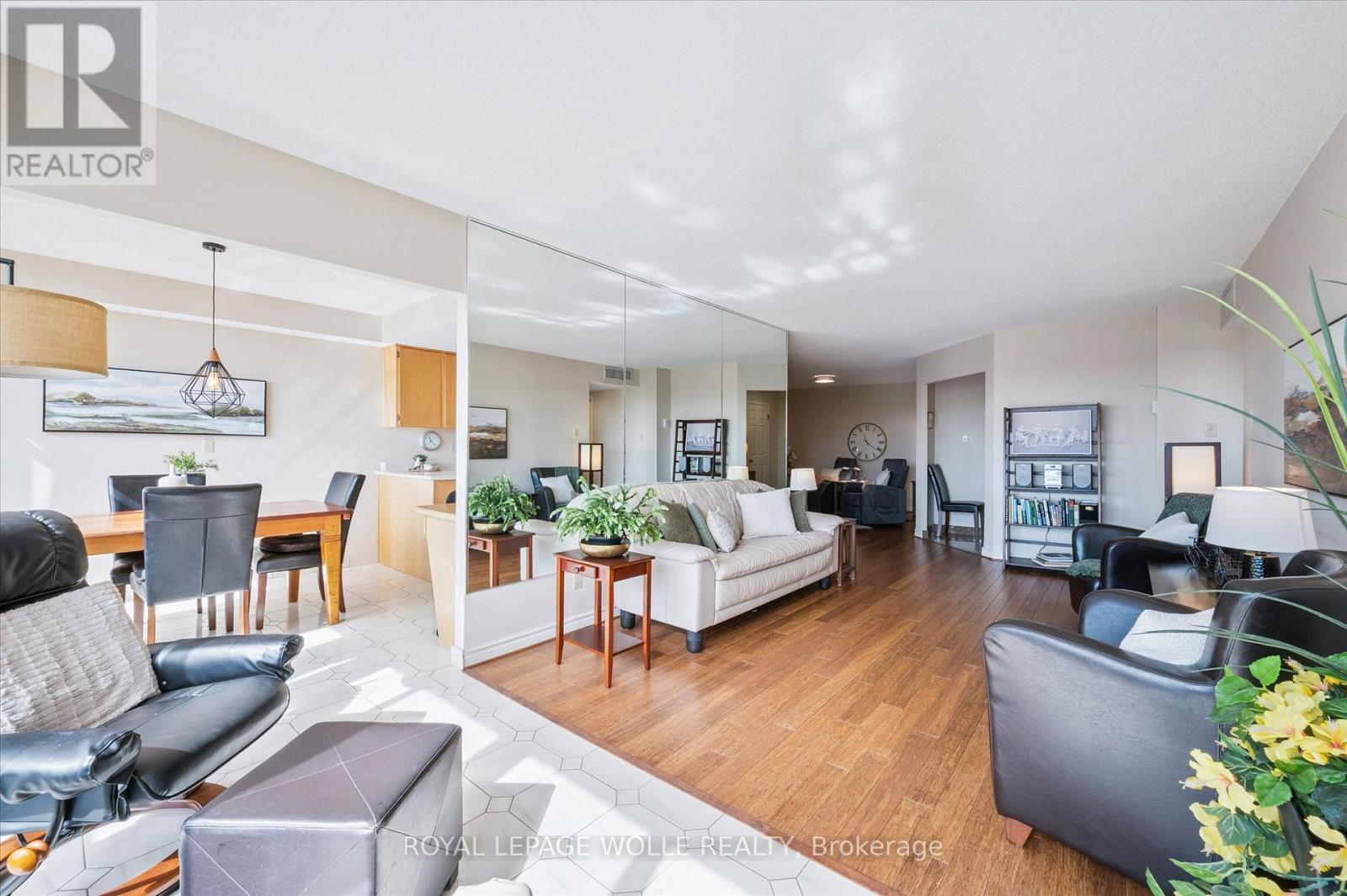 












903 - 4 WILLOW STREET

,
Waterloo,




Ontario
N2J4S2

