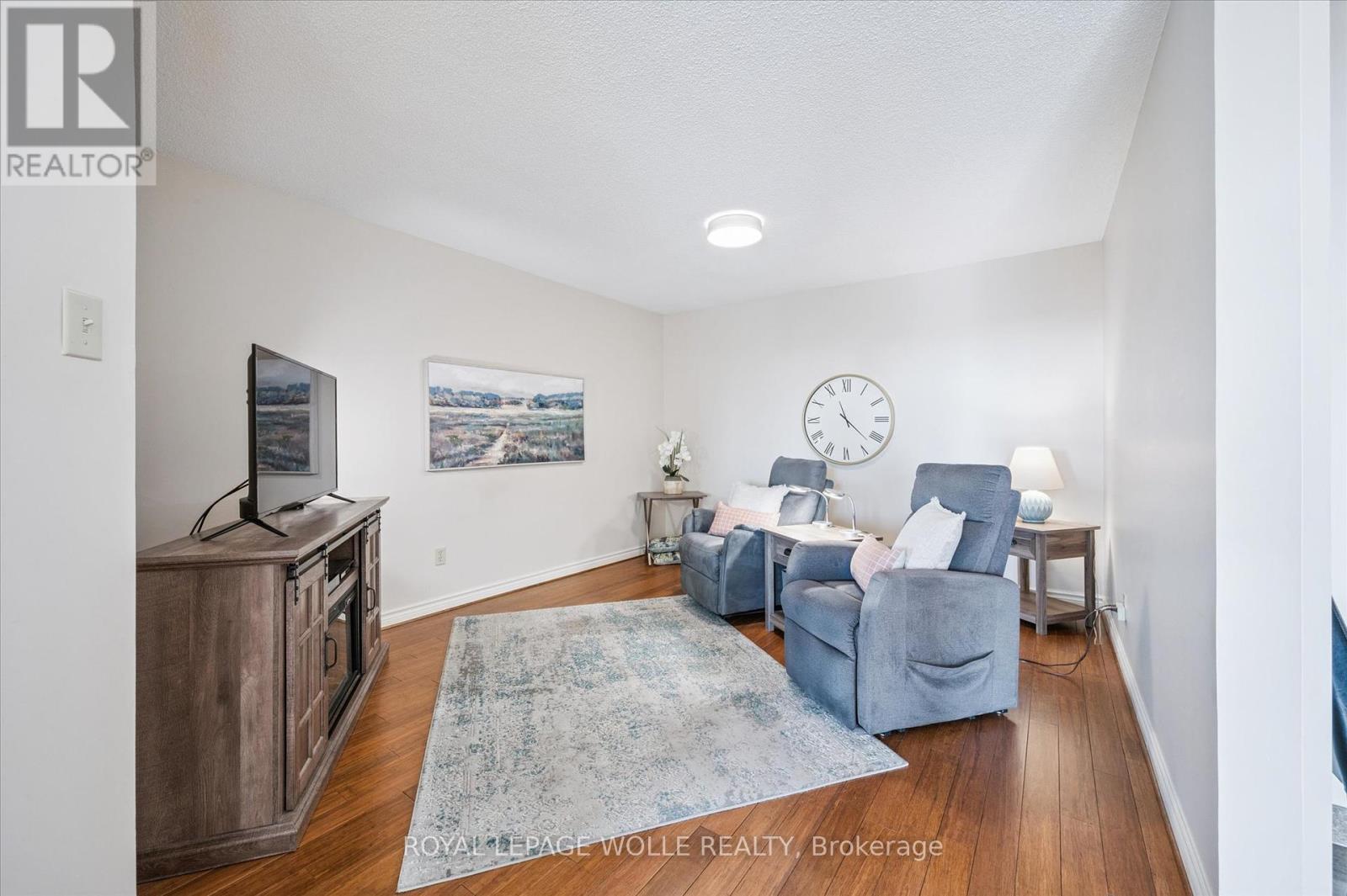 












903 - 4 WILLOW STREET

,
Waterloo,




Ontario
N2J4S2

