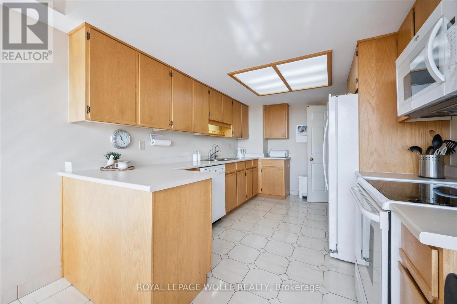 












903 - 4 WILLOW STREET

,
Waterloo,




Ontario
N2J4S2

