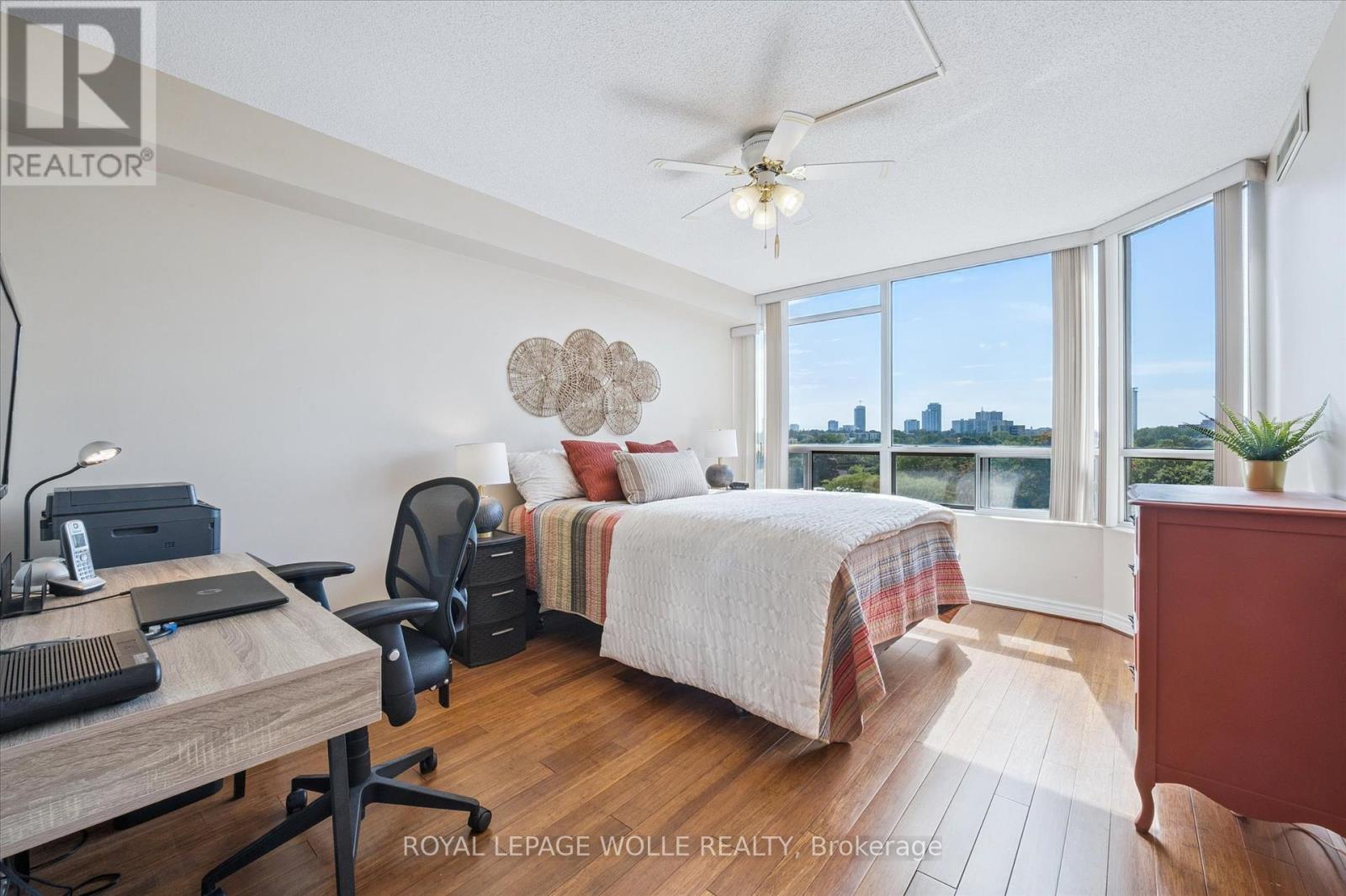 












903 - 4 WILLOW STREET

,
Waterloo,




Ontario
N2J4S2


