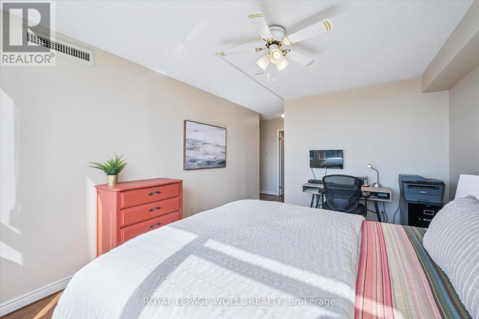 












903 - 4 WILLOW STREET

,
Waterloo,




Ontario
N2J4S2

