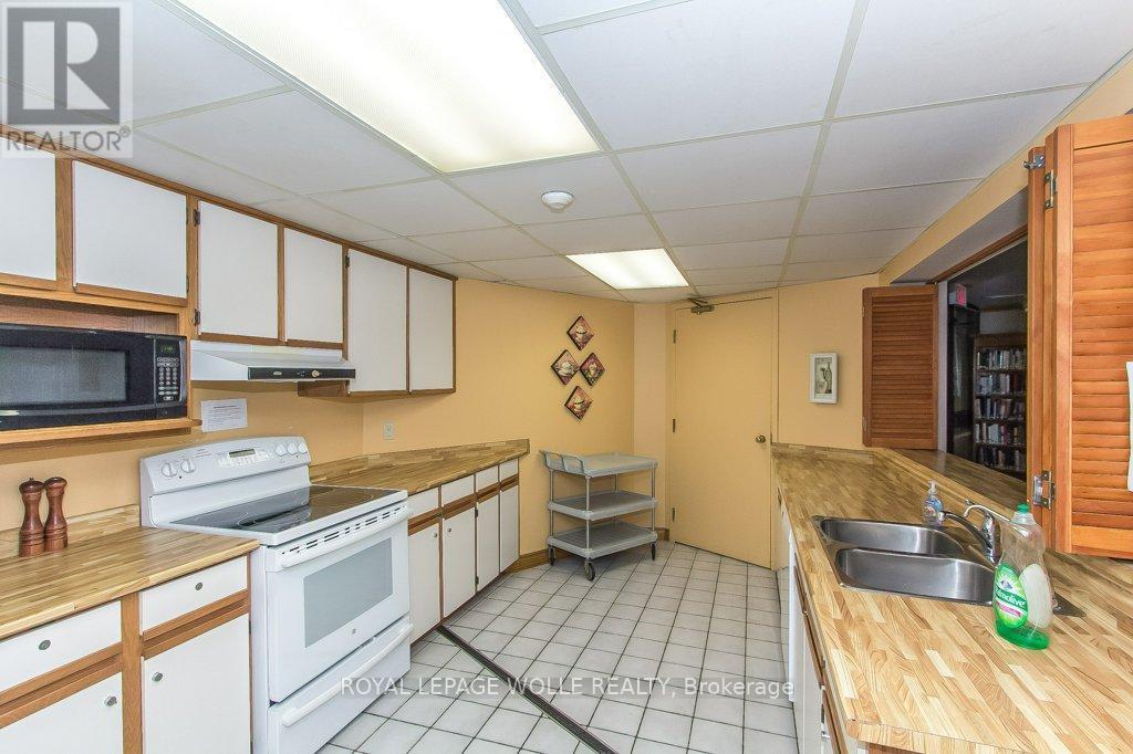 












903 - 4 WILLOW STREET

,
Waterloo,




Ontario
N2J4S2

