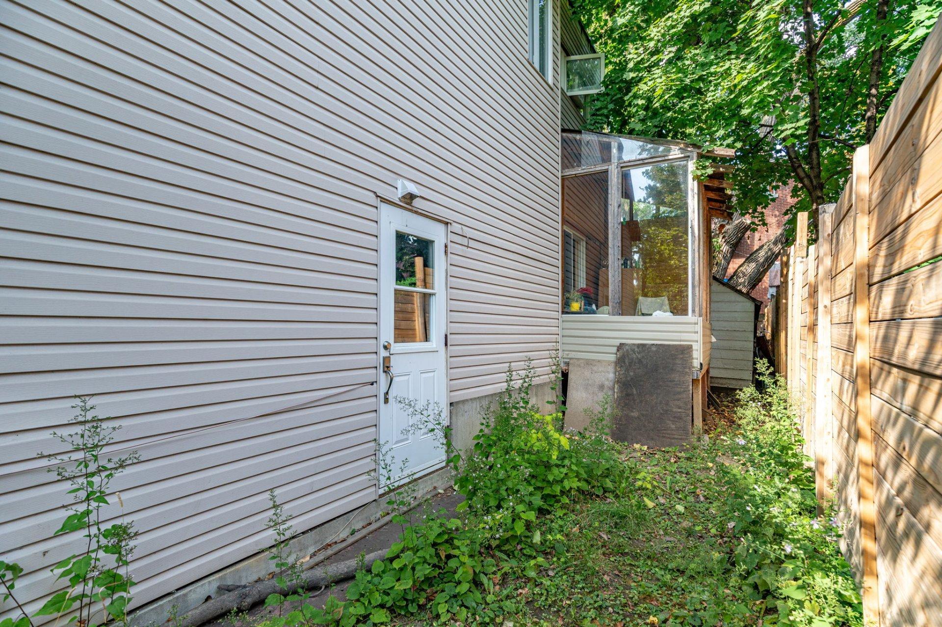 









1105


Rue Grant

,
Longueuil (Le Vieux-Longueuil),




QC
J4H3J9

