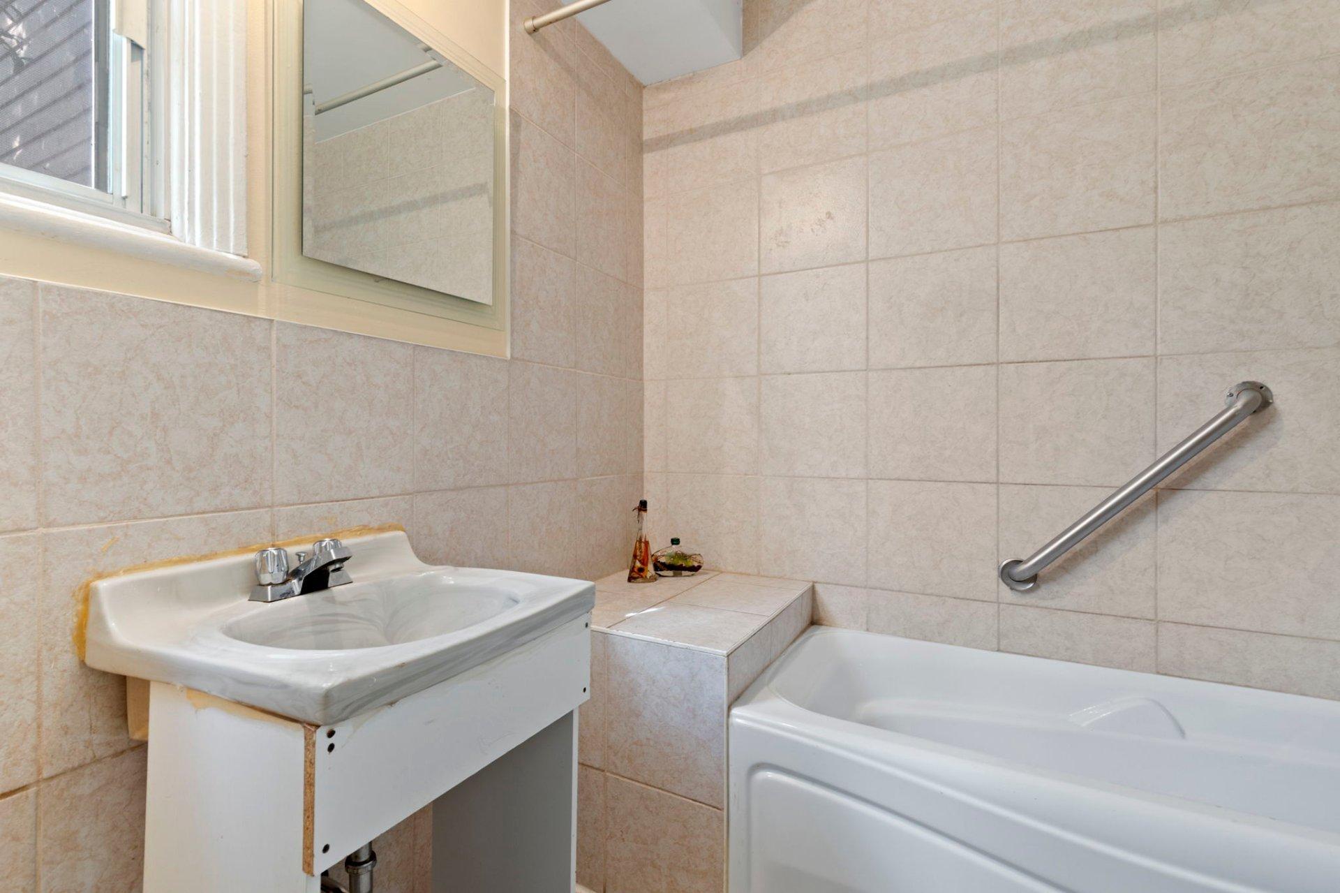 









1105


Rue Grant

,
Longueuil (Le Vieux-Longueuil),




QC
J4H3J9

